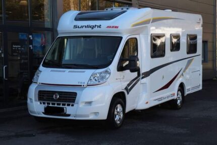 Sunlight T 64/ automatique / Four/ Cellule solaire/ Chauffage au sol/ 6 places / 6 couchages / 2013 /  76 500 km ( certifié ) / Prix : 19000€