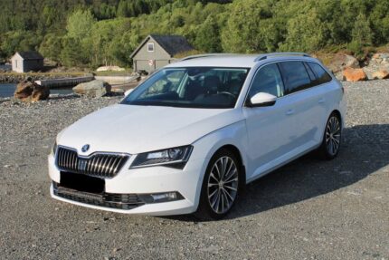 SKODA SUPERB  EQUIPAMIENTO COMPLETO