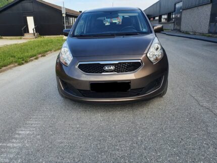 KIA VENGA 1.4 CRDi EXCLUSIVE EcoDynamics  Modèle* : Kia Venga 1.4 CRDi Exclusive EcoDynamics - *Année* : 2013 - *Kilométrage* : 84 300 km - *Carburant* : Diesel - *Boîte de vitesses* : Manuelle - *Puissance* : 90ch - Technologie EcoDynamics basse consommation - *Couleur* : Peinture métallisée