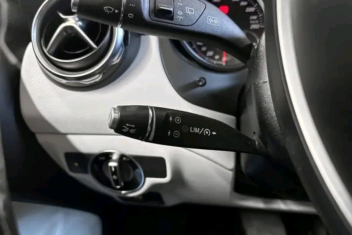 1787074375559